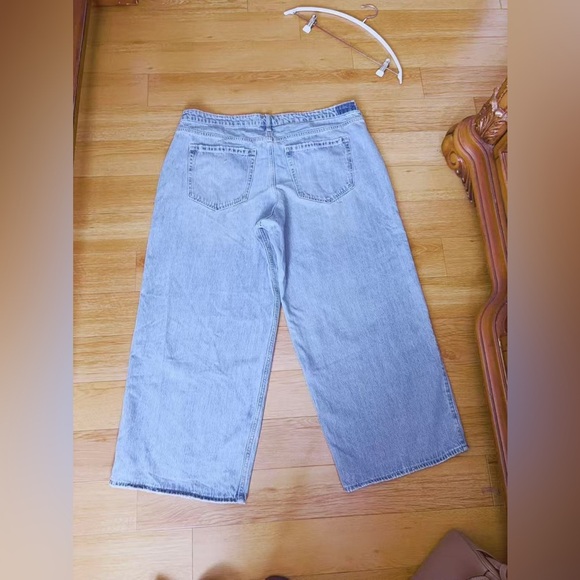 Hollister Women's Low-Rise Washed Light Wash Super Baggy Jeans Size 16R - Picture 5 of 11